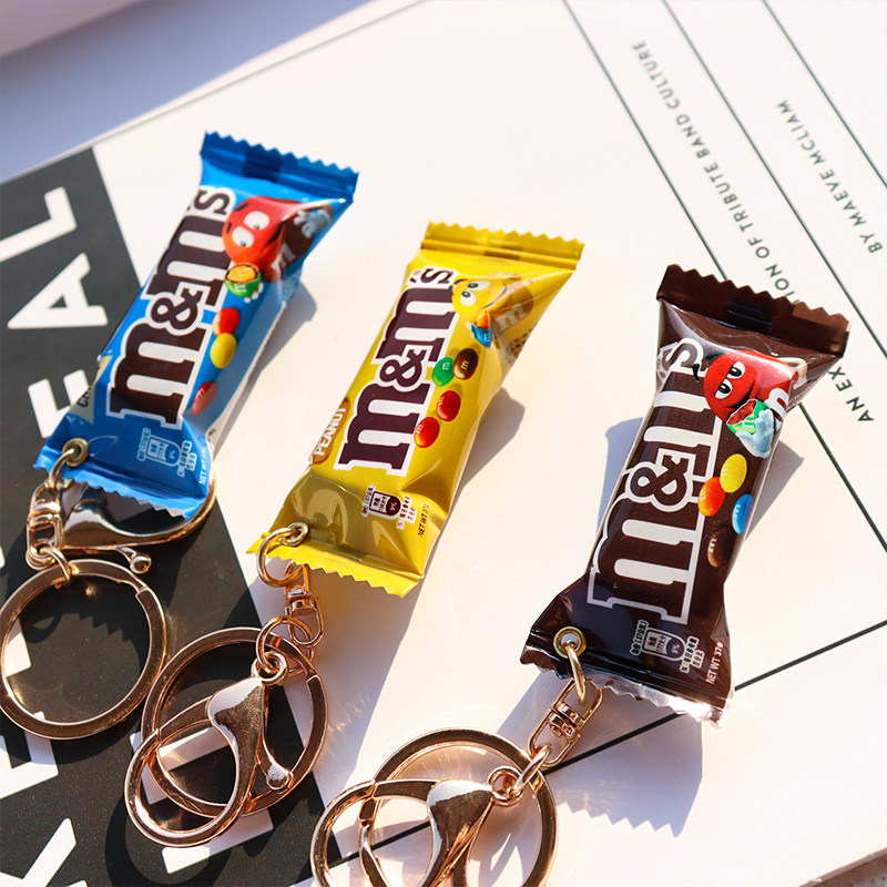 Yellow Food Snacks - M&M's! ชุดพวงกุญแจรูปขนมจำลองสีฟ้า เหลือง และน้ำตาล ของตกแต่งกระเป๋า จี้ห้อย